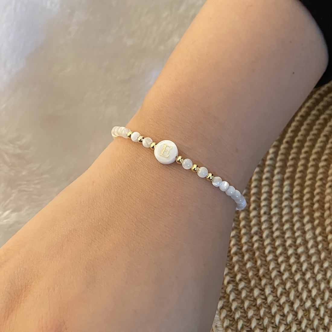 Elegante Initiële Parelarmband