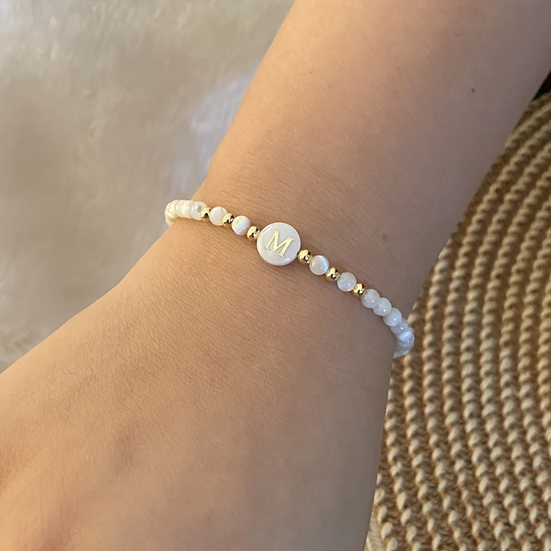 Elegante Initiële Parelarmband