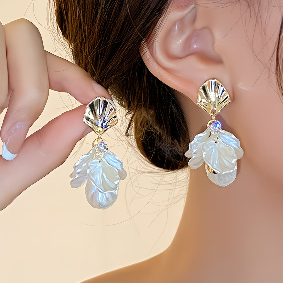 De Frosted Petal Pareloorbellen