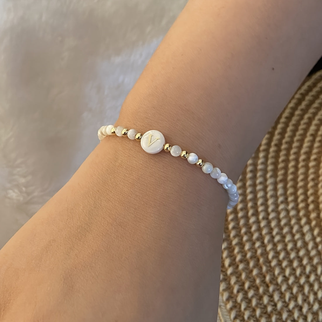 Elegante Initiële Parelarmband