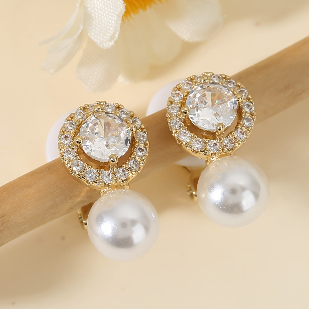 Delicate Parelo Halo Clip Oorbellen