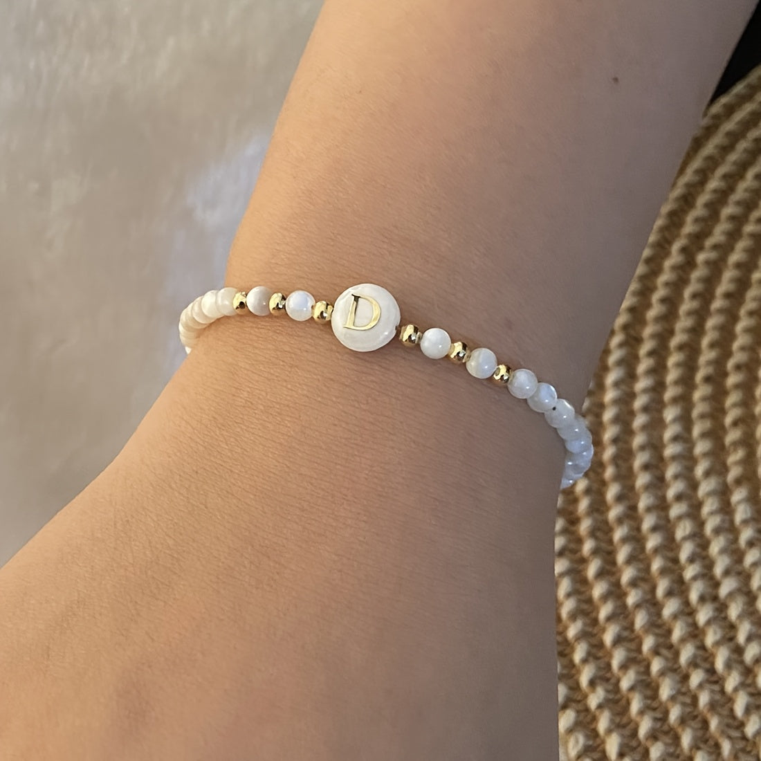 Elegante Initiële Parelarmband