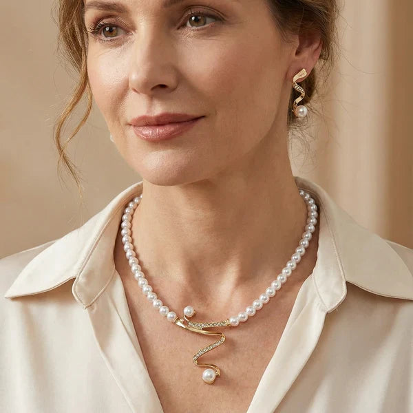 Set van ketting en oorbellen met natuurlijke parels