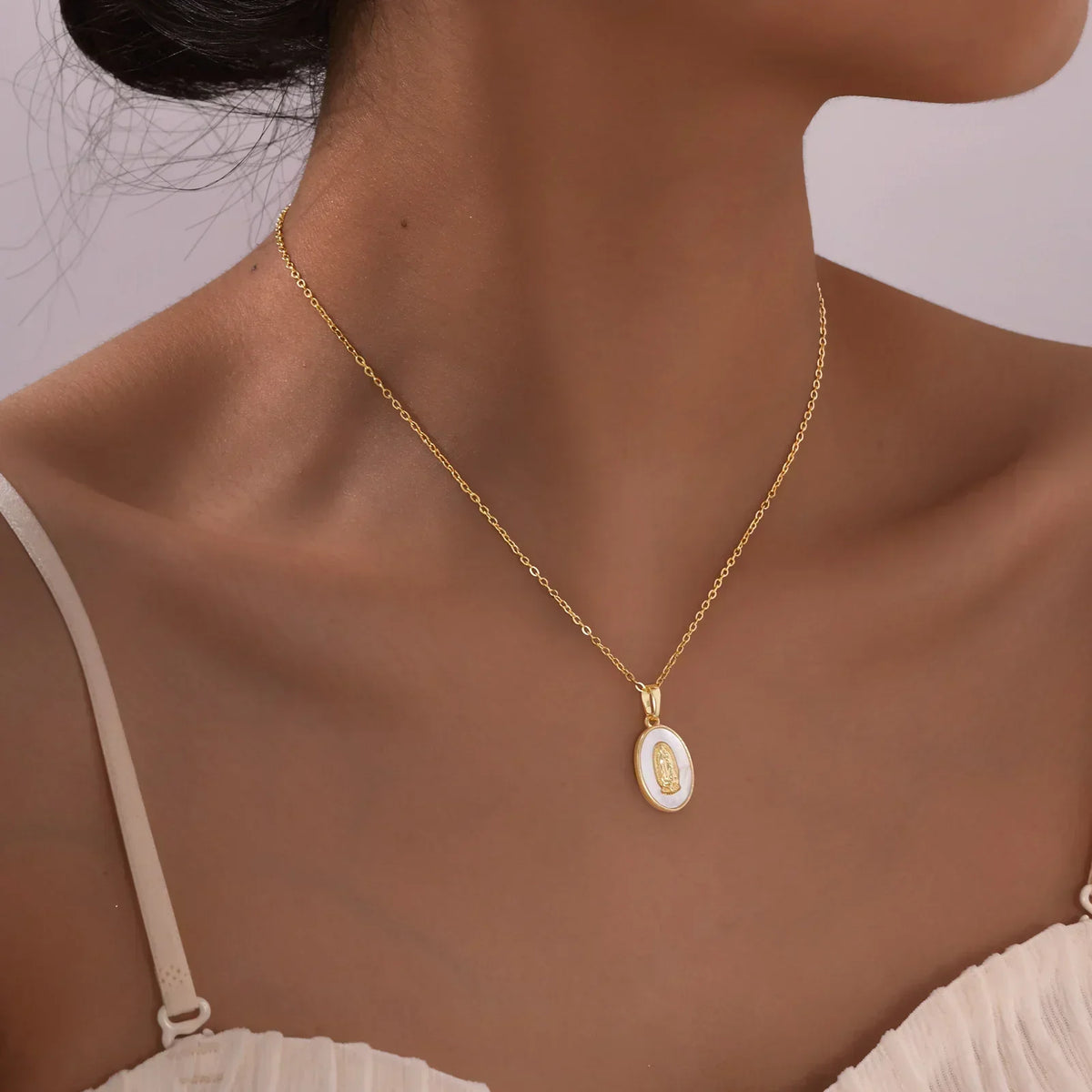 Ketting met Ovale Medaille van de Maagd in Goud