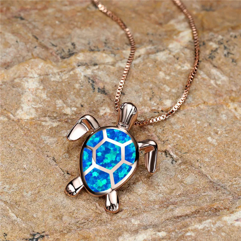 Vintage Groene Vuur Opal Schildpad Hanger in Goud