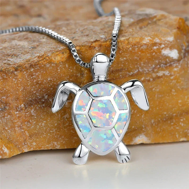 Vintage Groene Vuur Opal Schildpad Hanger in Goud