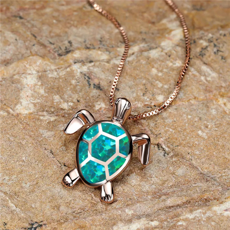 Vintage Groene Vuur Opal Schildpad Hanger in Goud