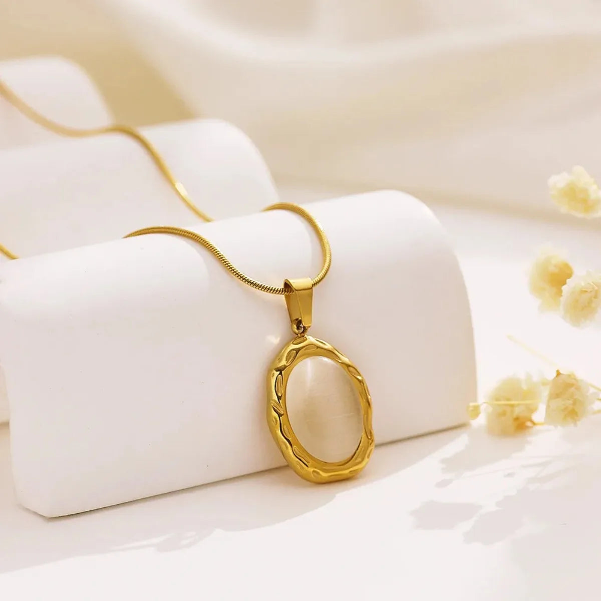 Gouden Verguld Collier met Ovale Oog van de Kat Opale