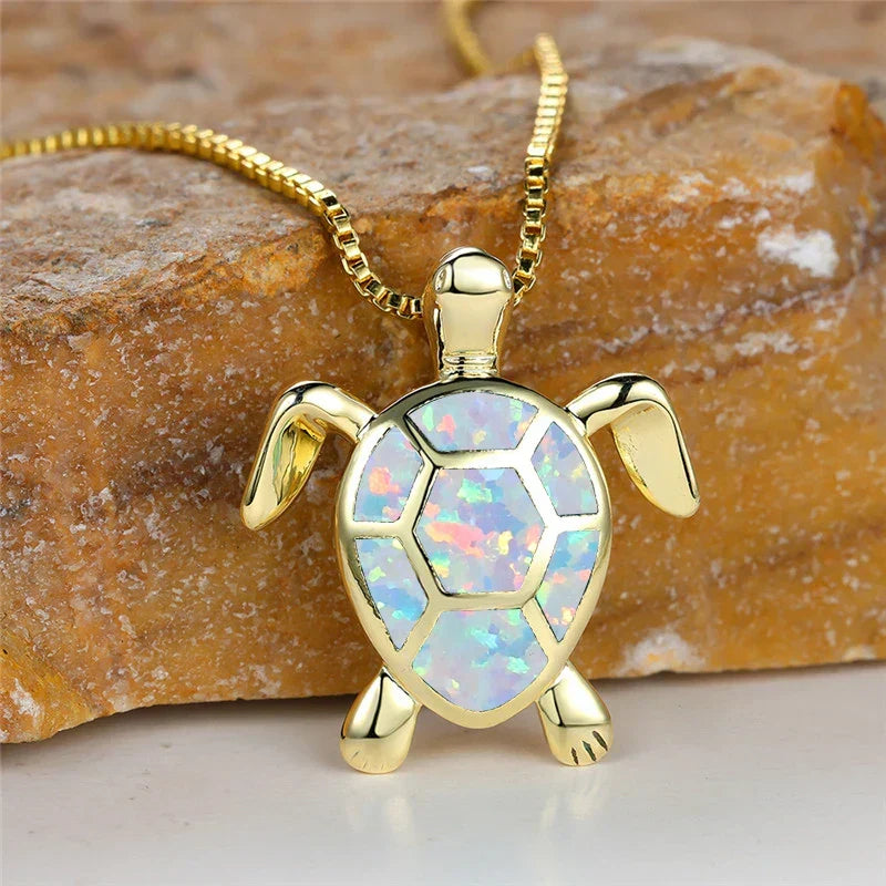 Vintage Groene Vuur Opal Schildpad Hanger in Goud