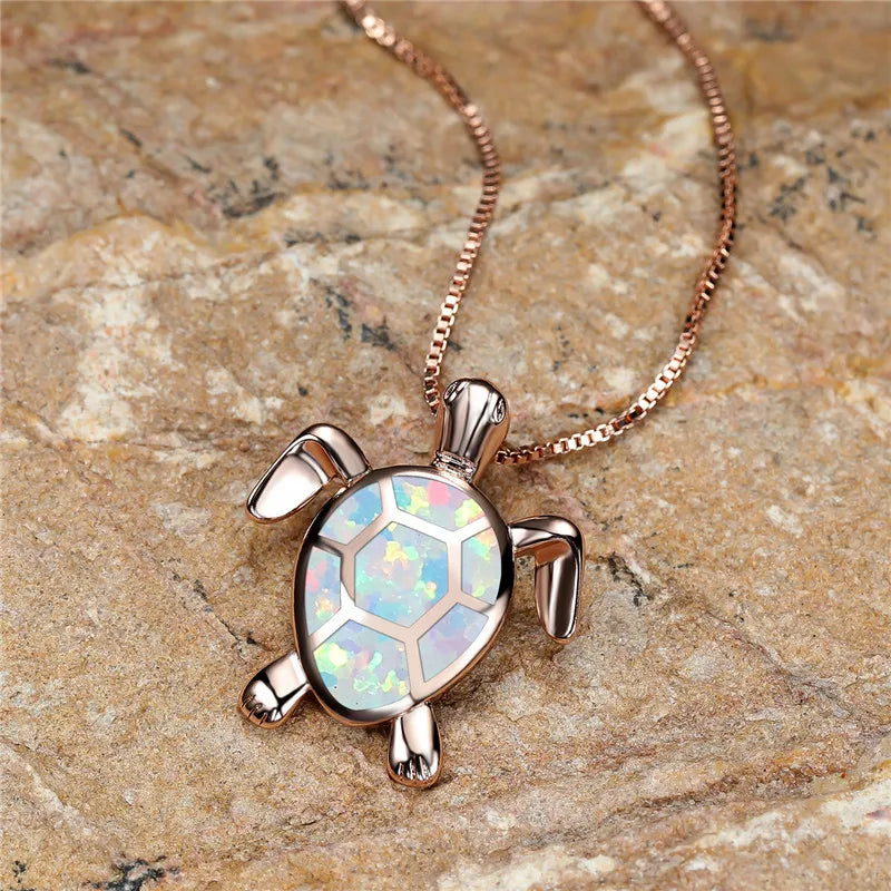Vintage Groene Vuur Opal Schildpad Hanger in Goud