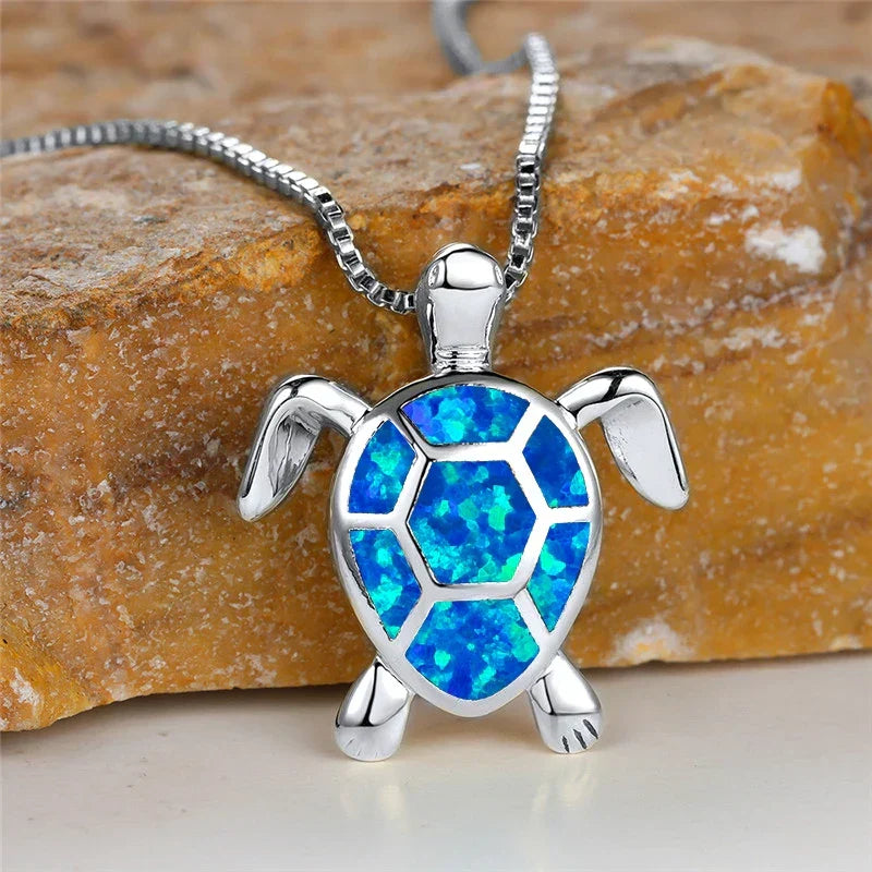 Vintage Groene Vuur Opal Schildpad Hanger in Goud