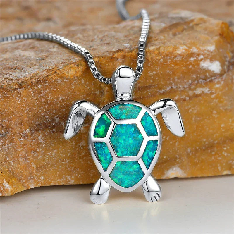 Vintage Groene Vuur Opal Schildpad Hanger in Goud