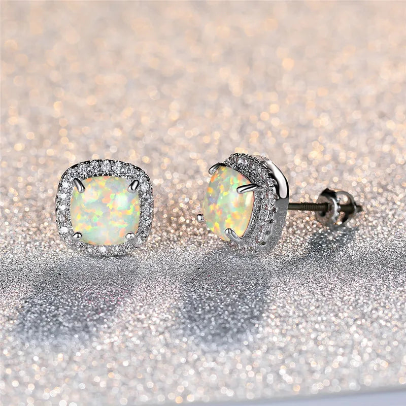 Elegante oorbellen in zilver met ronde witte vuuropalen