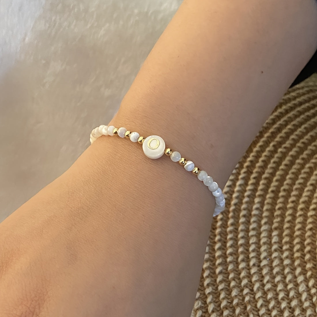 Elegante Initiële Parelarmband