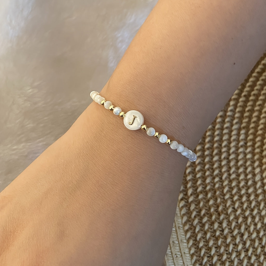 Elegante Initiële Parelarmband
