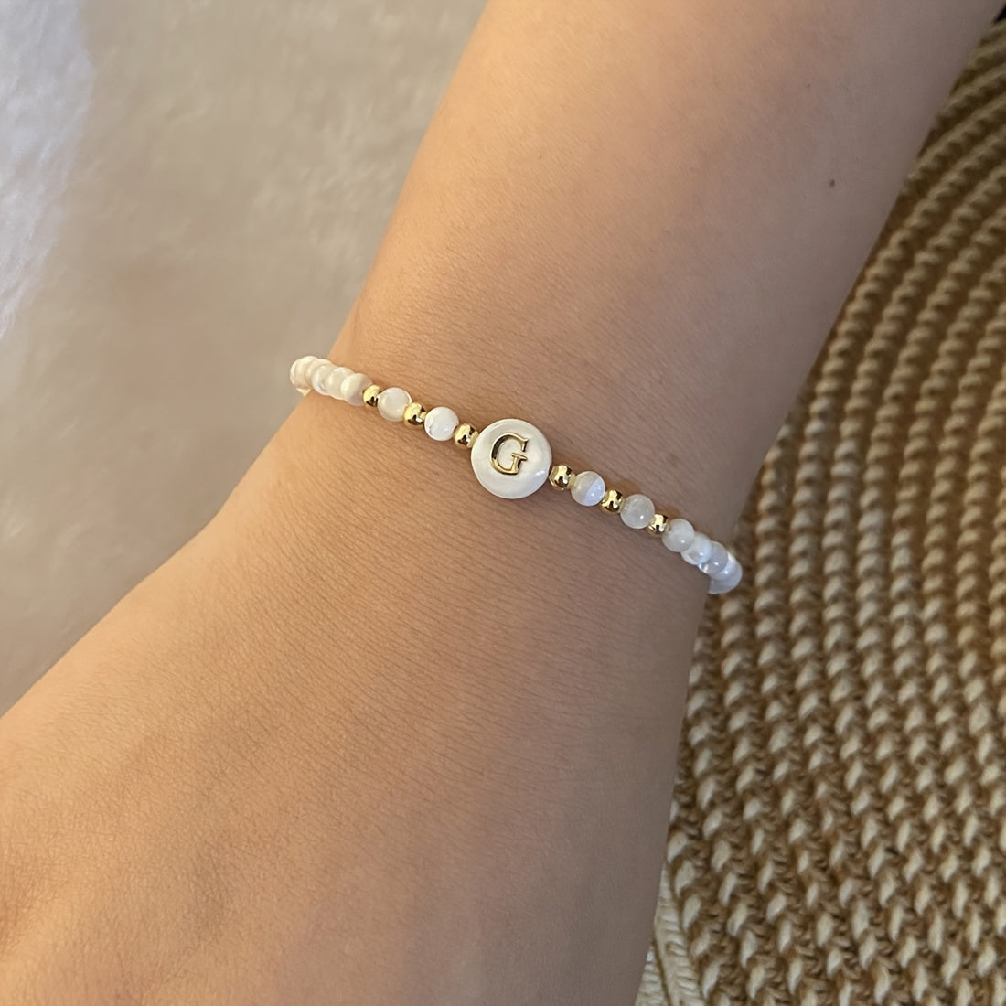 Elegante Initiële Parelarmband